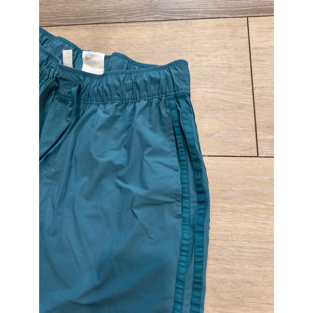 Mens Adidas shorts size medium Teal - Picture 4 of 5